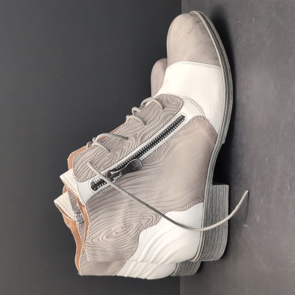 Portofino Women's Gray/White Leather Lace-up Booties With Side Zipper, Size 40. - Picture 4 of 11